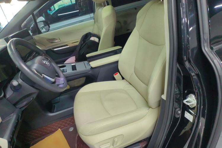 Used Toyota Granvia 2023 2.5L Hybrid Prestige PLUS Edition Left Front Seat