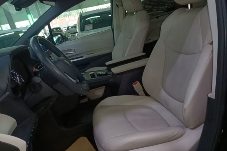 Used Toyota Granvia 2023 2.5L Hybrid Prestige PLUS Edition Left Front Seat