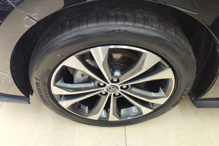 Used Toyota Granvia 2023 2.5L Hybrid Prestige PLUS Edition Left Front Wheel Hub