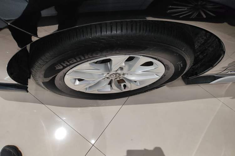 Used Toyota Granvia 2023 2.5L Hybrid Comfort Edition Left Front Wheel Hub