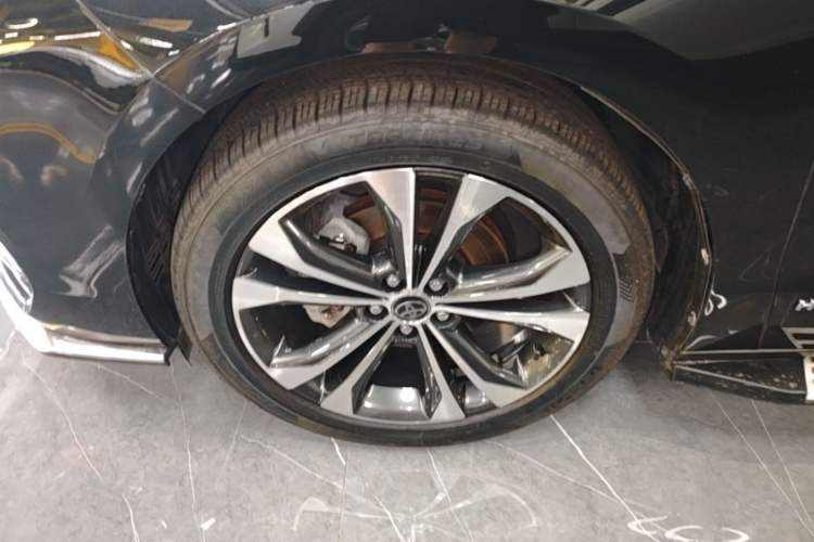 Used Toyota Granvia 2023 2.5L Hybrid Prestige PLUS Edition Left Front Wheel Hub