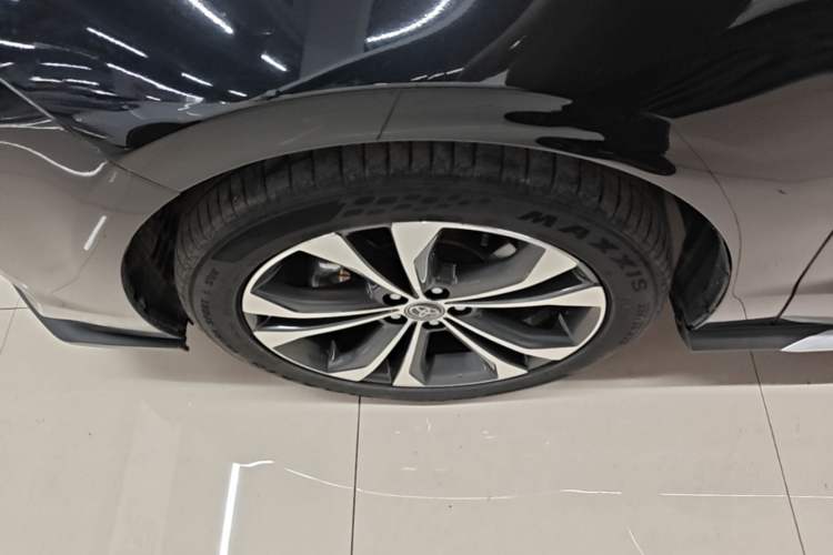 Used Toyota Granvia 2023 2.5L Hybrid Prestige PLUS Edition Left Front Wheel Hub