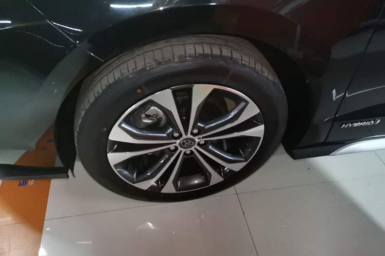 Used Toyota Granvia 2023 2.5L Hybrid Prestige PLUS Edition Left Front Wheel Hub