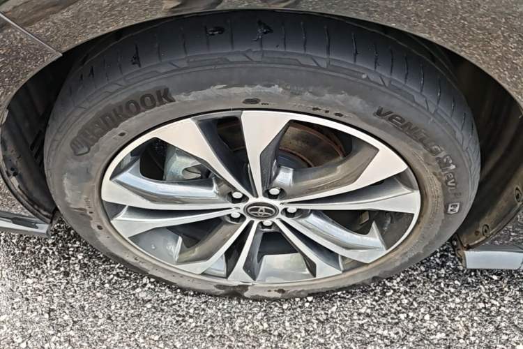 Used Toyota Granvia 2023 2.5L Hybrid Flagship VIP Edition Left Front Wheel Hub