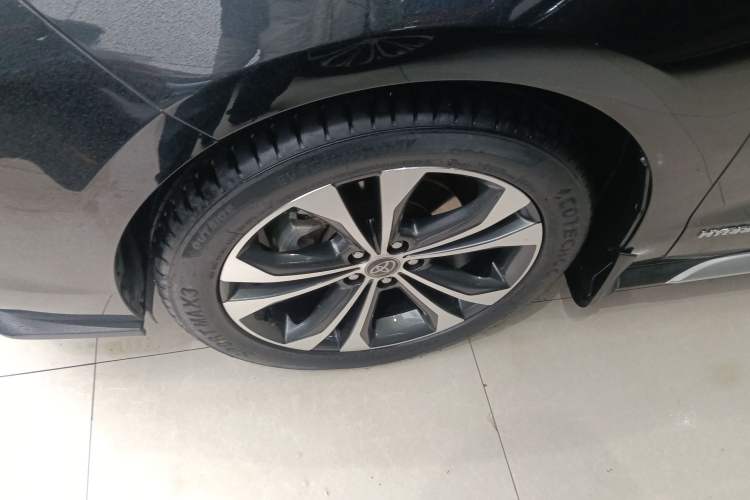 Used Toyota Granvia 2023 2.5L Hybrid Prestige PLUS Edition Left Front Wheel Hub