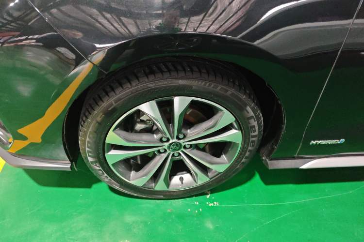 Used Toyota Granvia 2023 2.5L Hybrid Prestige PLUS Edition Left Front Wheel Hub