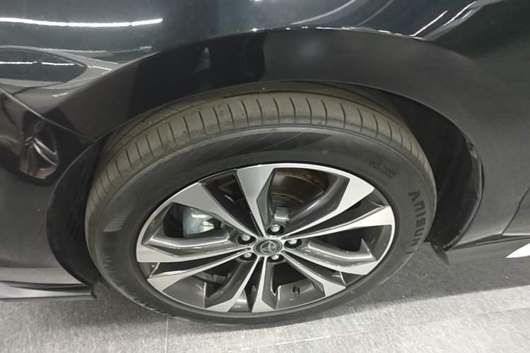 Used Toyota Granvia 2023 2.5L Hybrid Prestige PLUS Edition Left Front Wheel Hub