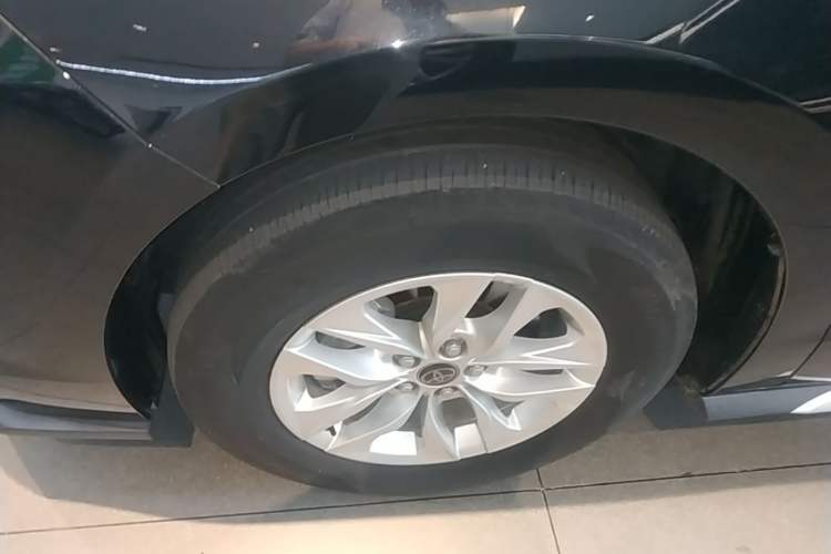Used Toyota Granvia 2023 2.5L Hybrid Comfort Edition Left Front Wheel Hub