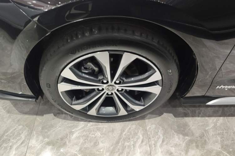 Used Toyota Granvia 2023 2.5L Hybrid Prestige PLUS Edition Left Front Wheel Hub
