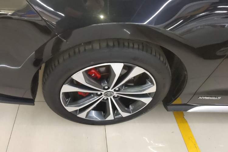 Used Toyota Granvia 2023 2.5L Hybrid Prestige PLUS Edition Left Front Wheel Hub
