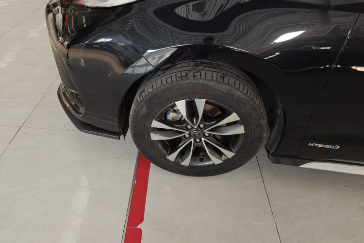 Used Toyota Granvia 2023 2.5L Hybrid Comfort Edition Left Front Wheel Hub