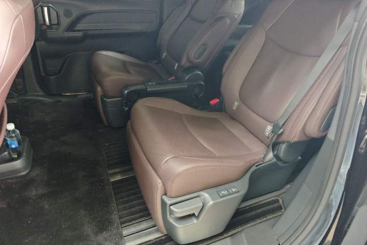 Used Toyota Granvia 2023 2.5L Hybrid Flagship VIP Edition Left Rear Seat