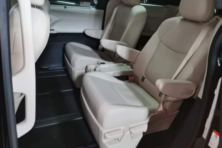 Used Toyota Granvia 2023 2.5L Hybrid Prestige PLUS Edition Left Rear Seat