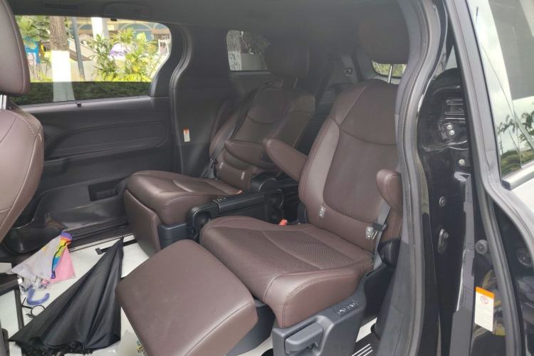 Used Toyota Granvia 2023 2.5L Hybrid Flagship VIP Edition Left Rear Seat
