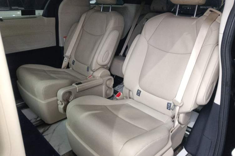 Used Toyota Granvia 2023 2.5L Hybrid Prestige PLUS Edition Left Rear Seat