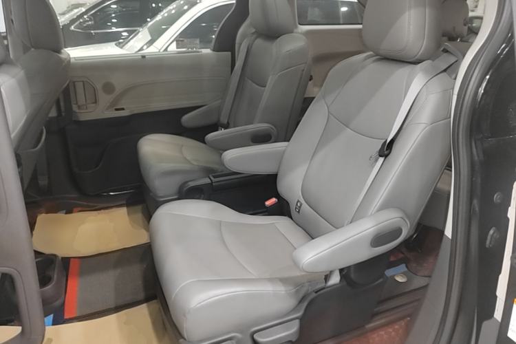 Used Toyota Granvia 2023 2.5L Hybrid Luxury Edition Left Rear Seat