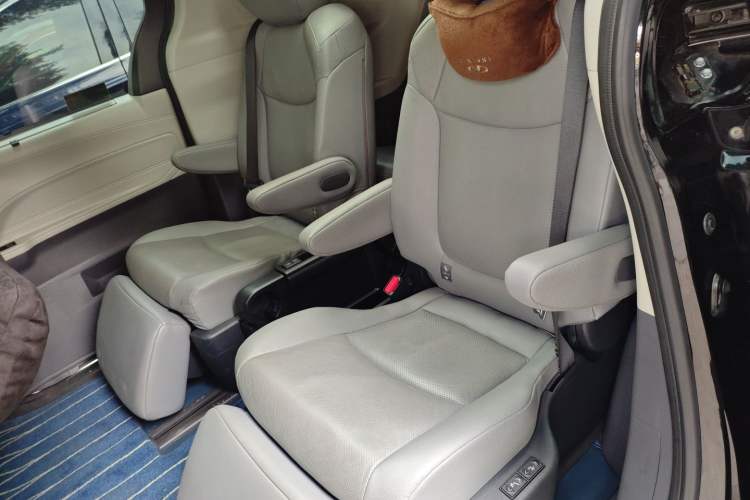 Used Toyota Granvia 2023 2.5L Hybrid Prestige VIP Edition Left Rear Seat