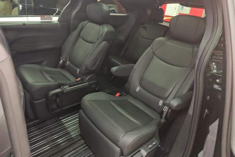 Used Toyota Granvia 2023 2.5L Hybrid Flagship VIP Edition Left Rear Seat