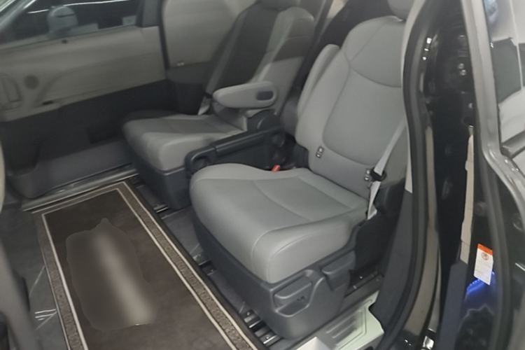 Used Toyota Granvia 2023 2.5L Hybrid Luxury Edition Left Rear Seat