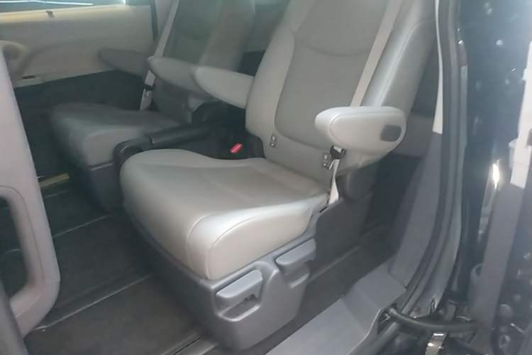 Used Toyota Granvia 2023 2.5L Hybrid Comfort Edition Left Rear Seat