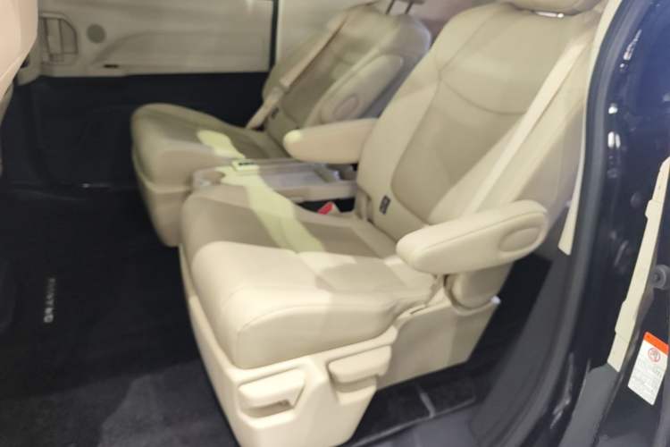 Used Toyota Granvia 2023 2.5L Hybrid Prestige PLUS Edition Left Rear Seat