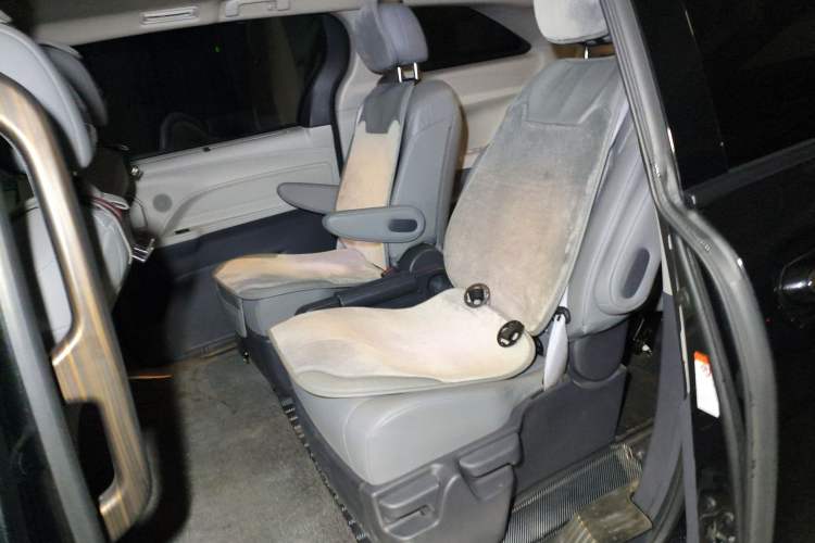 Used Toyota Granvia 2023 2.5L Hybrid Luxury Edition Left Rear Seat