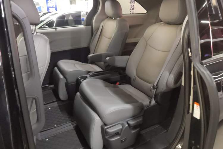 Used Toyota Granvia 2023 2.5L Hybrid Prestige PLUS Edition Left Rear Seat