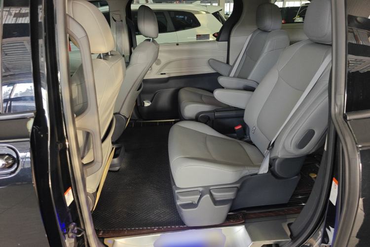 Used Toyota Granvia 2023 2.5L Hybrid Comfort Edition Left Rear Seat