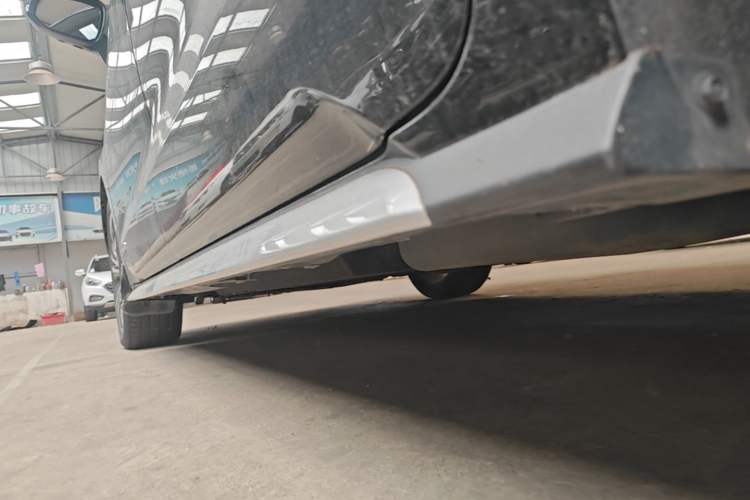 Used Toyota Granvia 2023 2.5L Hybrid Prestige PLUS Edition Left Side Sill