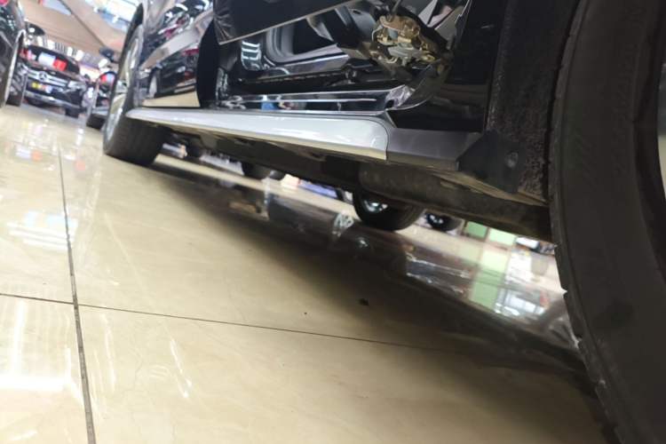 Used Toyota Granvia 2023 2.5L Hybrid Prestige PLUS Edition Left Side Sill