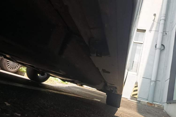 Used Toyota Granvia 2023 2.5L Hybrid Prestige PLUS Edition Left Side Sill