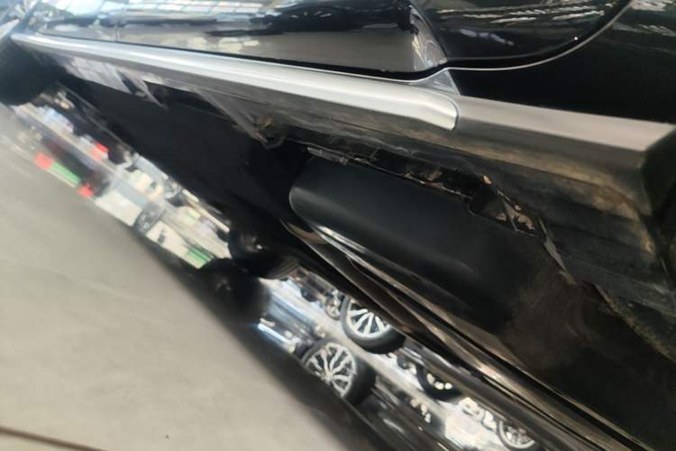 Used Toyota Granvia 2023 2.5L Hybrid Prestige PLUS Edition Left Side Sill