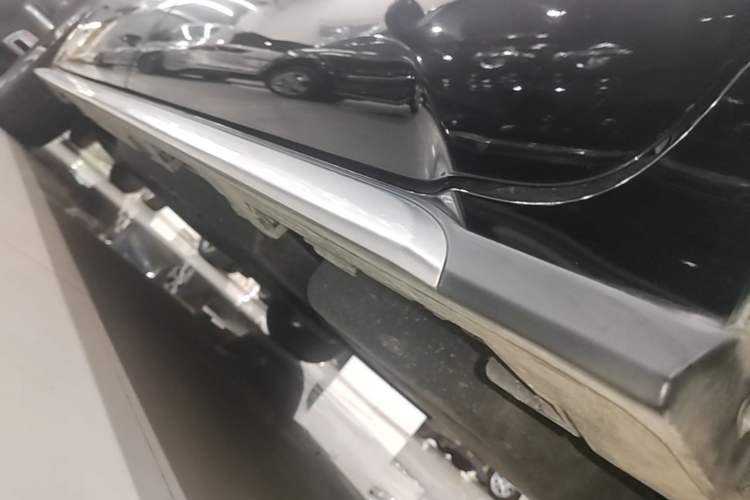 Used Toyota Granvia 2023 2.5L Hybrid Luxury Edition Left Side Sill