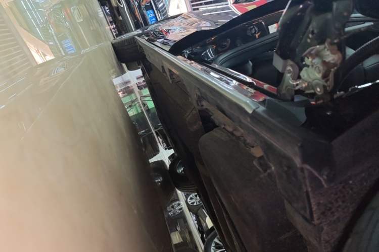 Used Toyota Granvia 2023 2.5L Hybrid Flagship VIP Edition Left Side Sill