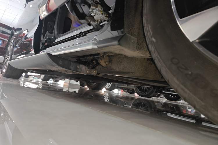 Used Toyota Granvia 2023 2.5L Hybrid Prestige PLUS Edition Left Side Sill