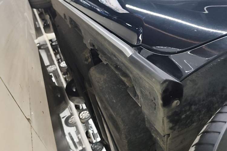 Used Toyota Granvia 2023 2.5L Hybrid Luxury Edition Left Side Sill