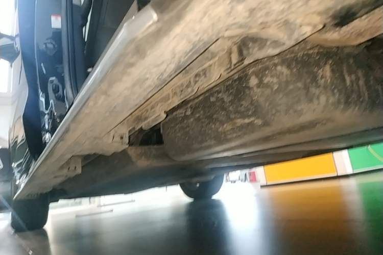 Used Toyota Granvia 2023 2.5L Hybrid Comfort Edition Left Side Sill