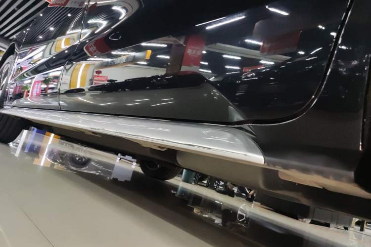 Used Toyota Granvia 2023 2.5L Hybrid Prestige PLUS Edition Left Side Sill
