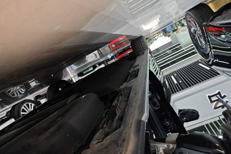 Used Toyota Granvia 2023 2.5L Hybrid Prestige VIP Edition Left Side Sill