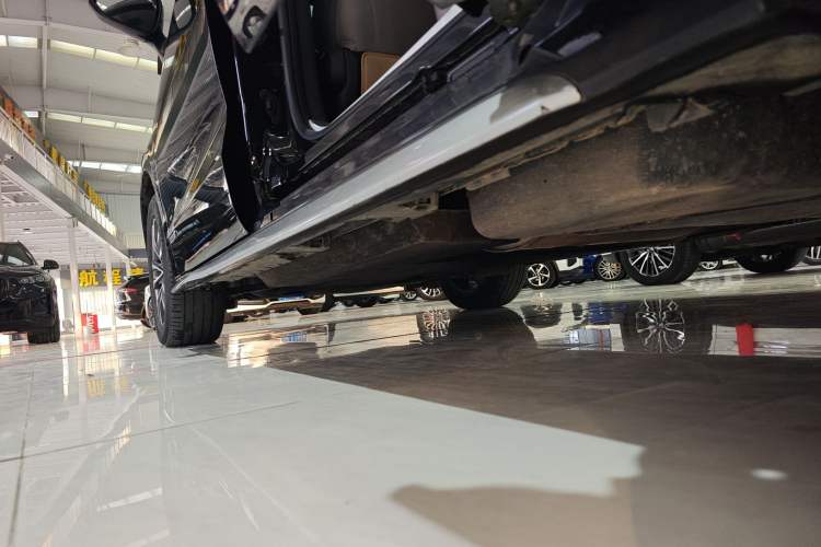 Used Toyota Granvia 2023 2.5L Hybrid Comfort Edition Left Side Sill