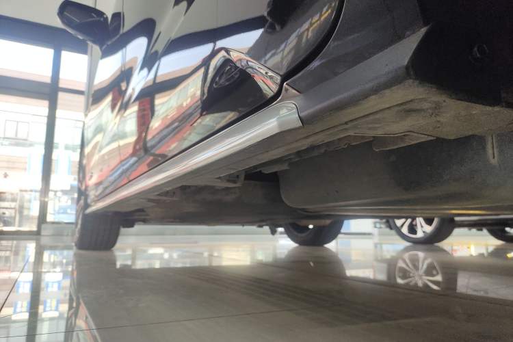 Used Toyota Granvia 2023 2.5L Hybrid Prestige PLUS Edition Left Side Sill