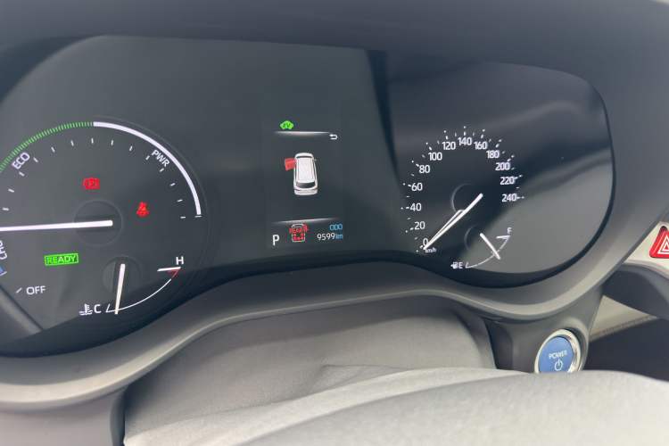 Used Toyota Granvia 2023 2.5L Hybrid Luxury Edition Odometer Close Up