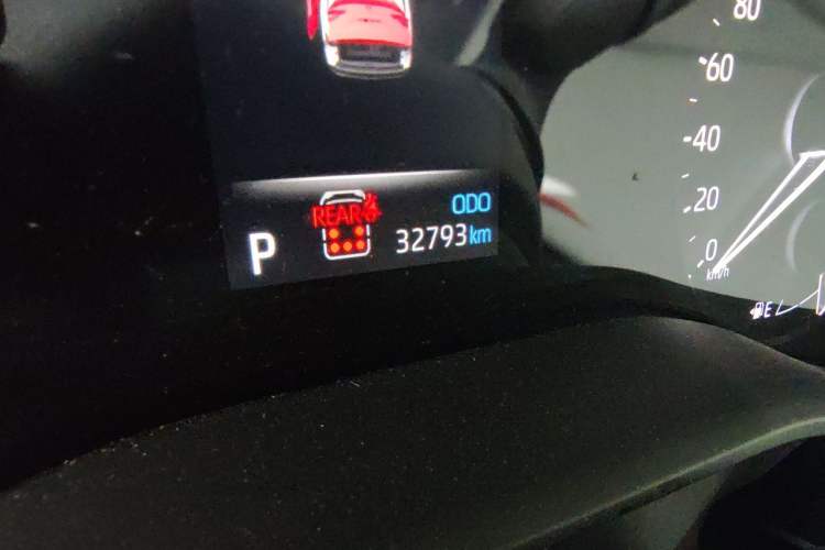 Used Toyota Granvia 2023 2.5L Hybrid Prestige PLUS Edition Odometer Close Up