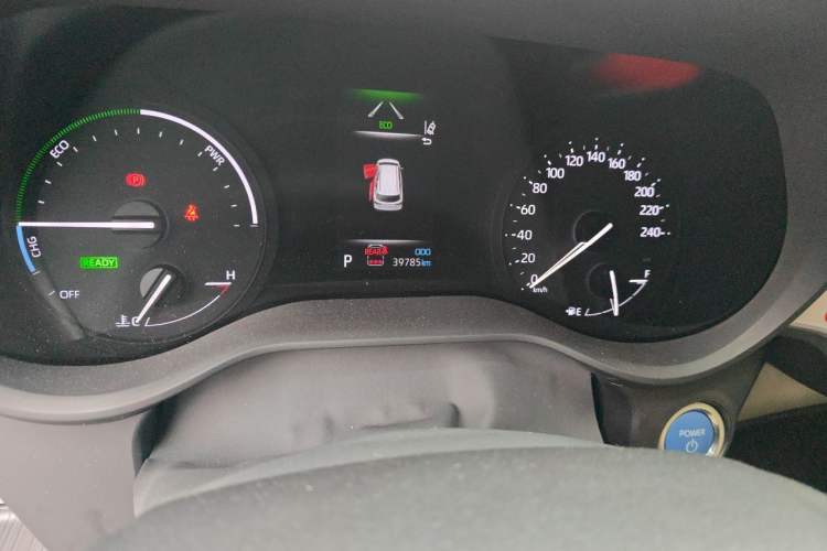 Used Toyota Granvia 2023 2.5L Hybrid Comfort Edition Odometer Close Up