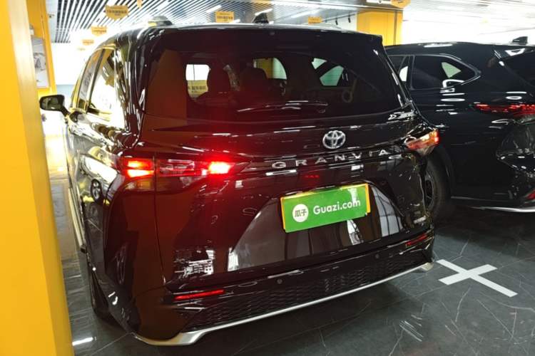 Used Toyota Granvia 2023 2.5L Hybrid Prestige PLUS Edition Rear Left 45 Deg