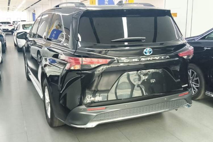 Used Toyota Granvia 2023 2.5L Hybrid Comfort Edition Rear Left 45 Deg
