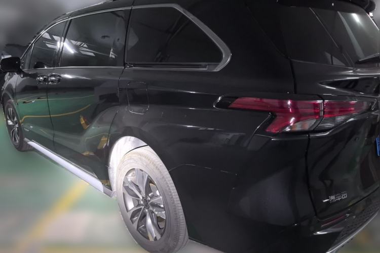 Used Toyota Granvia 2023 2.5L Hybrid Luxury Edition Rear Left 45 Deg