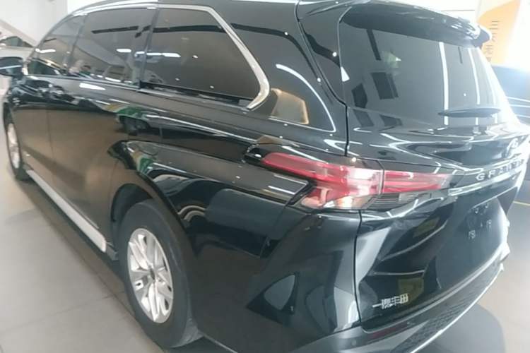 Used Toyota Granvia 2023 2.5L Hybrid Comfort Edition Rear Left 45 Deg