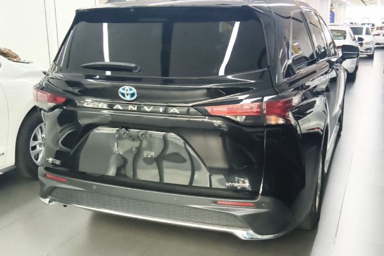 Used Toyota Granvia 2023 2.5L Hybrid Comfort Edition Rear Right 45 Deg