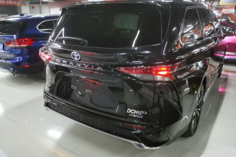 Used Toyota Granvia 2023 2.5L Hybrid Prestige PLUS Edition Rear Right 45 Deg